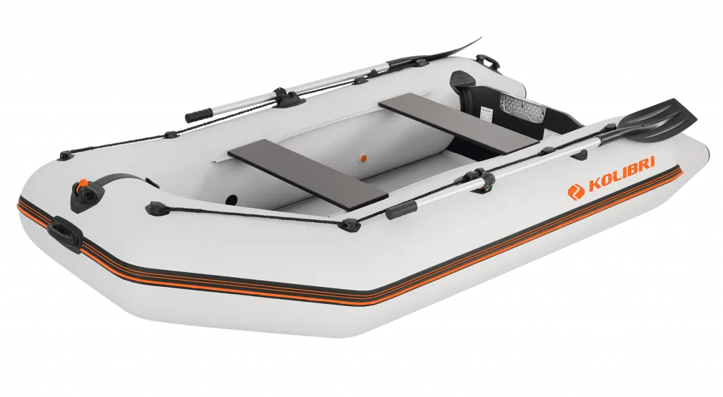 Vista lateral de la lancha hinchable Kolibri KM-300 sobre fondo blanco