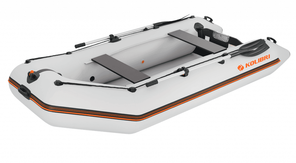 Lancha hinchable Kolibri KM-330 navegando con cuatro personas a bordo