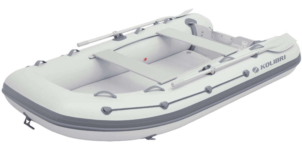 Lancha hinchable KM-300DXL navegando en aguas tranquilas con motor fuera de borda