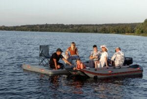 Lee más sobre el artículo Consejos de seguridad para lanchas hinchables: guía para familias y principiantes