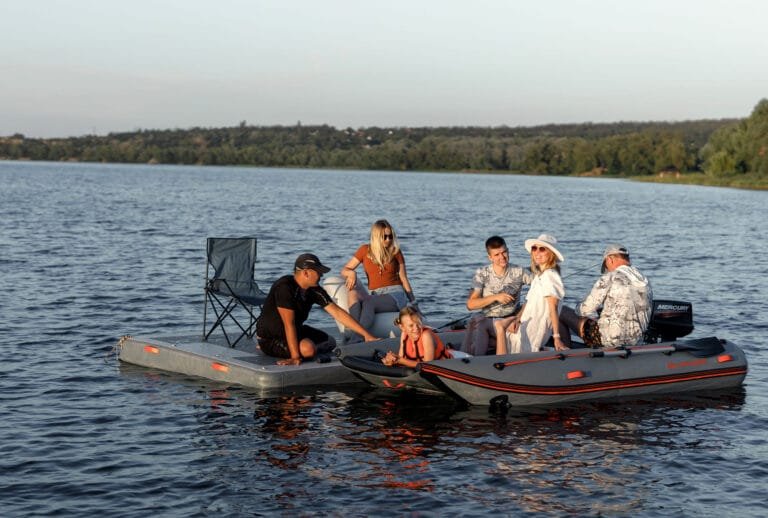 Lee más sobre el artículo Consejos de seguridad para lanchas hinchables: guía para familias y principiantes