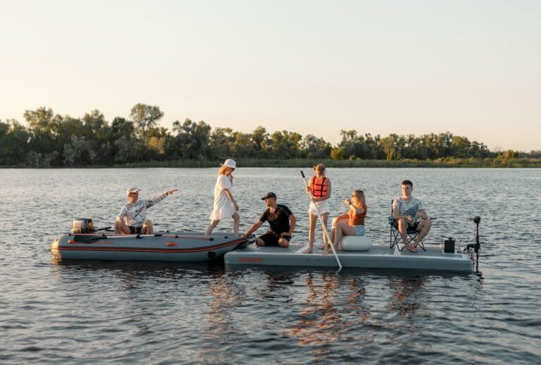Lee más sobre el artículo Las 5 mejores lanchas hinchables Kolibri: ¿cuál es la ideal para ti?